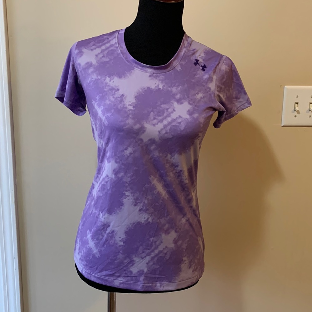 EUC Women’s Fitted Under Armour Lavender Purple Tie Dye Workout Shirt